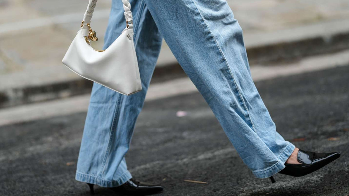 what-shoes-to-wear-with-flared-jeans-in-5-amazing-tips